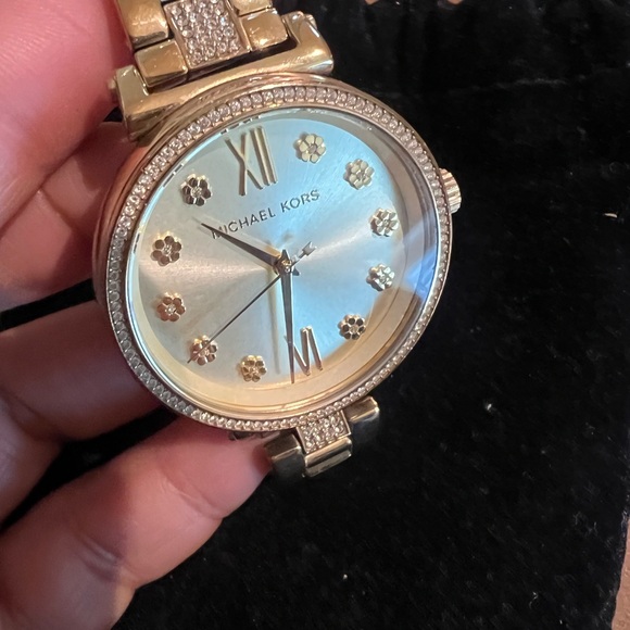 Michael Kors gold watch - Picture 2 of 5